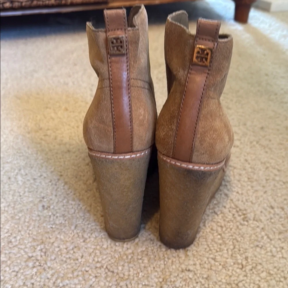 Tory Burch Tan Lace Up Boots Suede